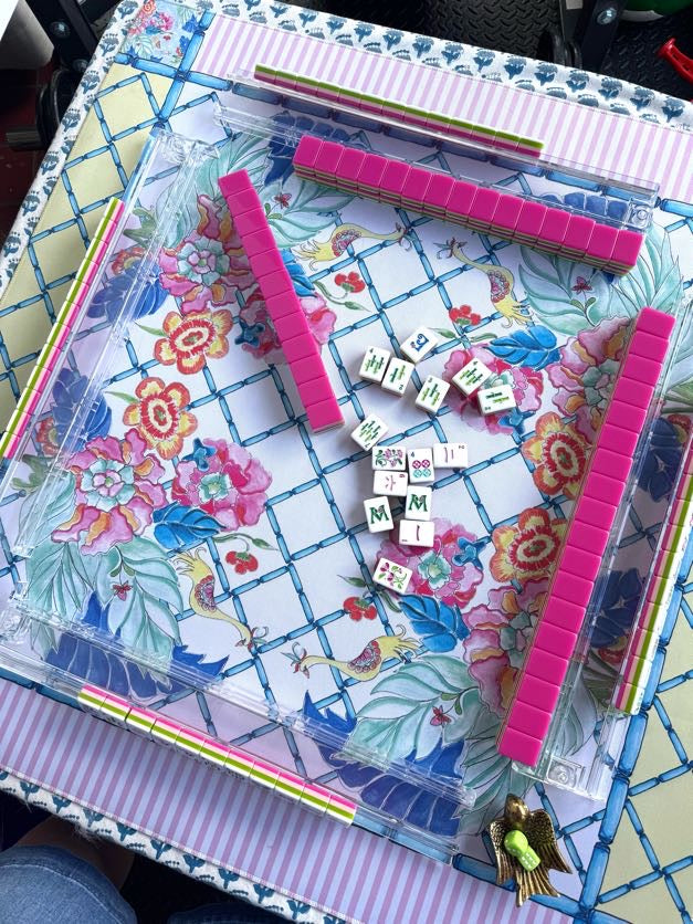 Watercolor tobacco leaf mahjong set up